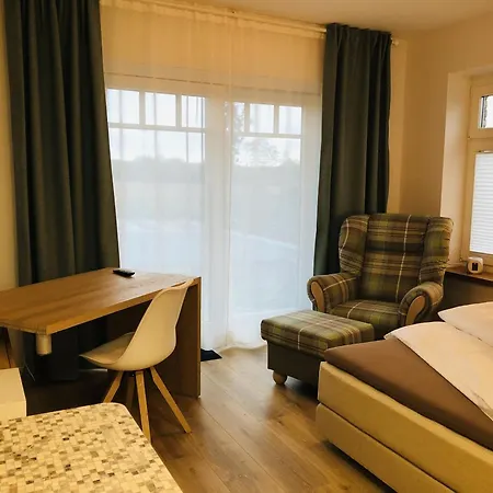 Zur Alten Schmiede 3* 스트렐렌