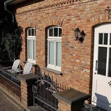 Zur Alten Schmiede 3* 스트렐렌