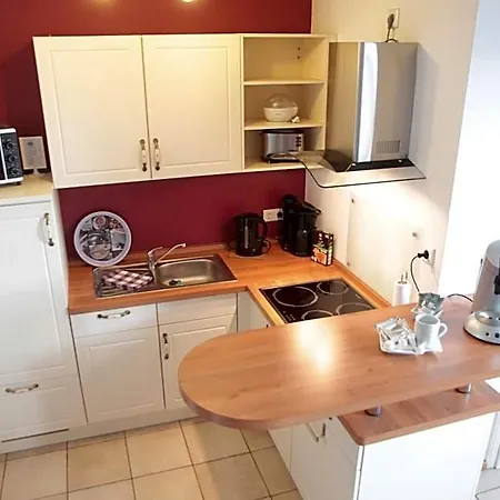 Zur Alten Schmiede 3* Штрален