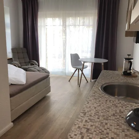 Zur Alten Schmiede 3* 스트렐렌